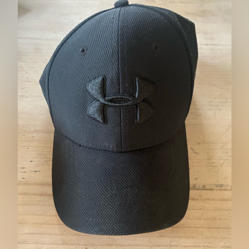 Under Armour black hat
